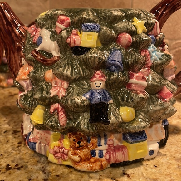 Enesco Christmas Tree Teapot and 4 Matching Mugs. New - Never Used. - Picture 16 of 16